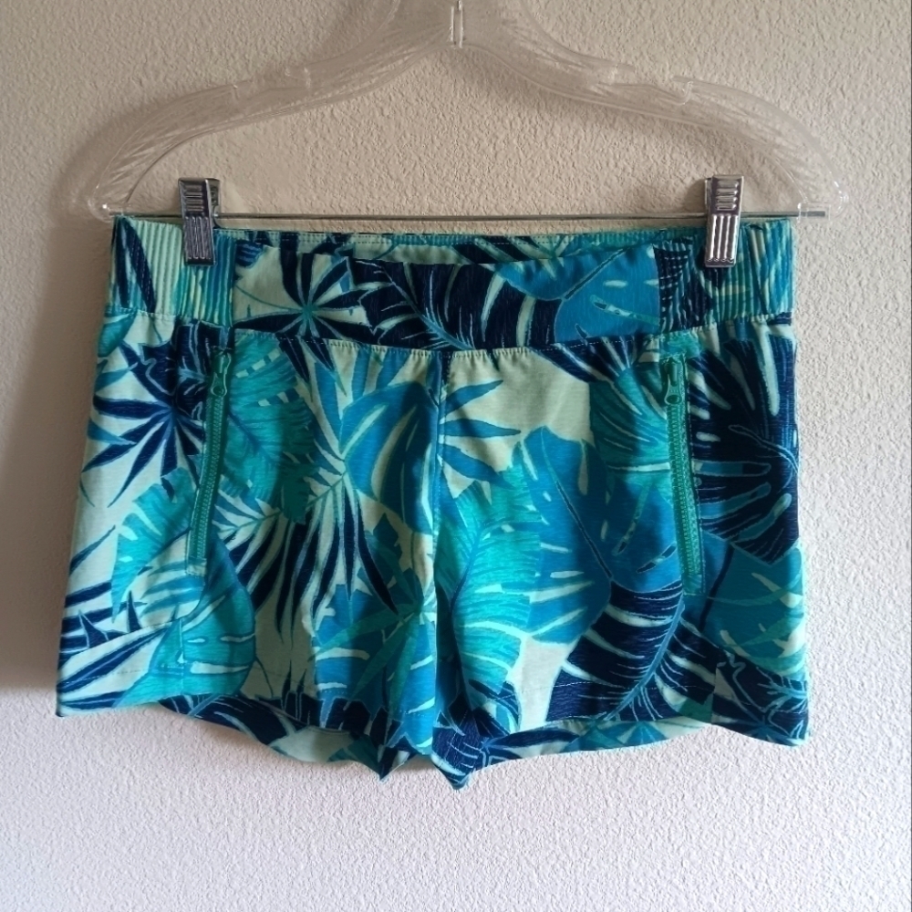 EUC Women's Columbia PFG shorts